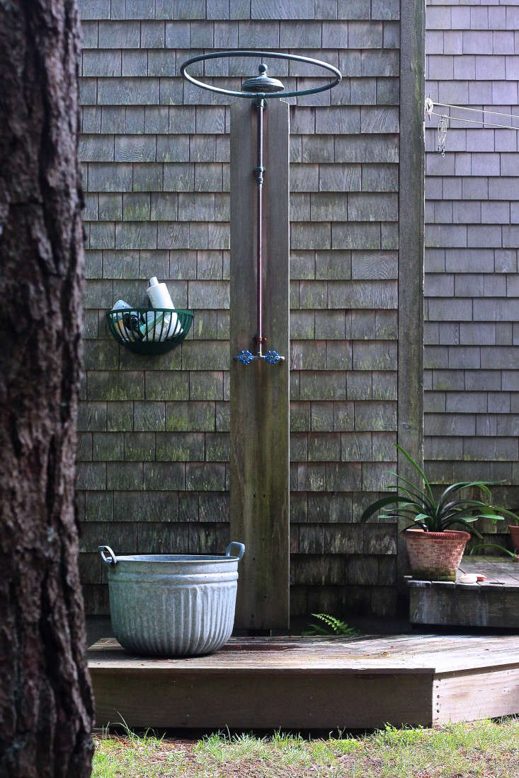 Υπαίθρια ντους Marnies Garden Cape Cod από Justine Hand